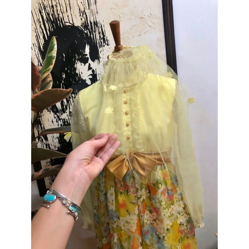 Quirky Bride!!!! Wedding Dress w Veil - Picture 5 of 16